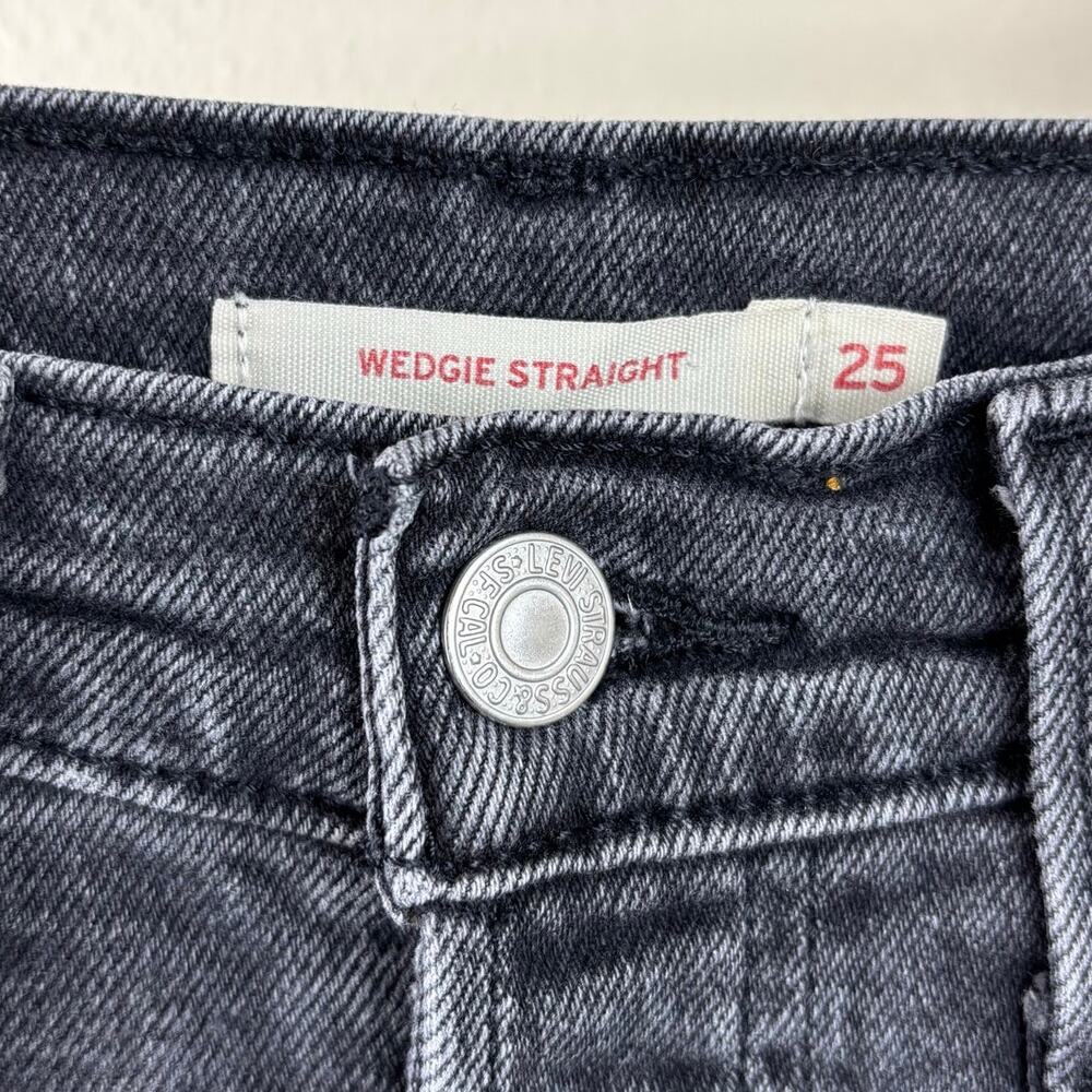 Levi's Women's Wedgie Straight Stretch Denim Jeans Size 25 in Black Sprout - Picture 9 of 16